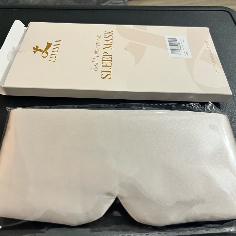 Reversible Mulberry Silk Sleep Mask for Women and Men, Adjustable - New - Picture 3 of 6
